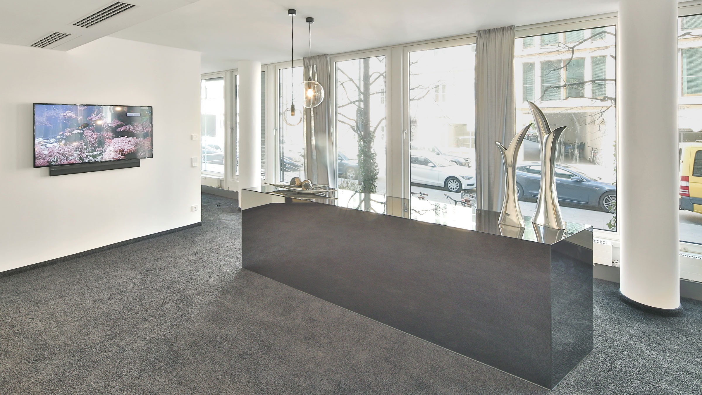Empfangsbereich mit Theke im Thrity Five in München